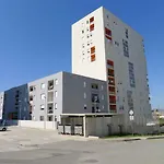 شقة 